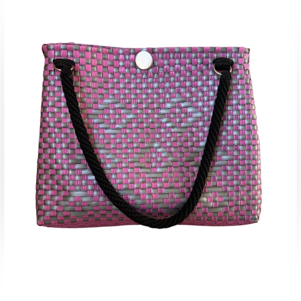 Woven plastic tote bag pink gray checkered pattern black rope handles